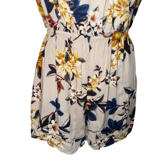 Gypsies & Moondust floral wrap front romper - size L - Picture 5 of 7
